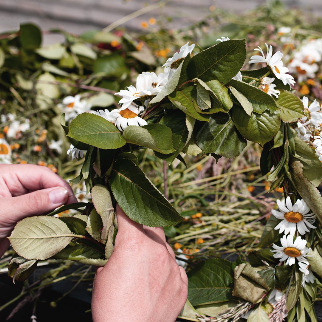 The Midsommar Crown: Flowers, Folklore, and the Nordic Art of Celebrating Summer - ökenhem