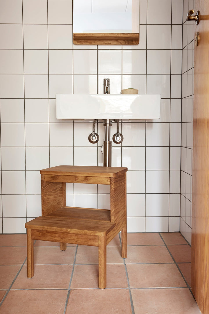 Form &amp; Refine A Line Stepstool, Oak - ökenhem