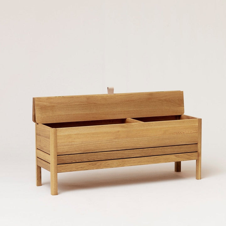 Form & Refine A Line Storage Bench 111, Oak - ökenhem