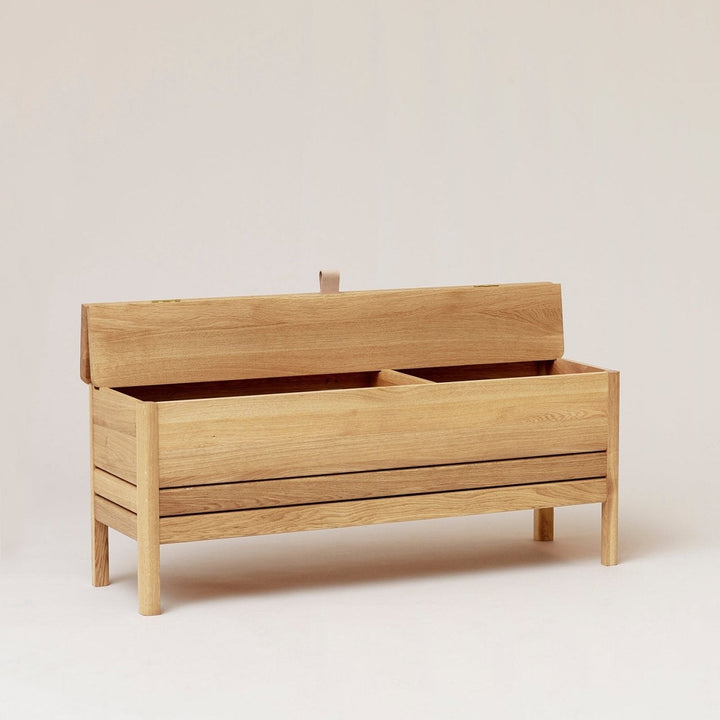 Form & Refine A Line Storage Bench 111, White Oak - ökenhem