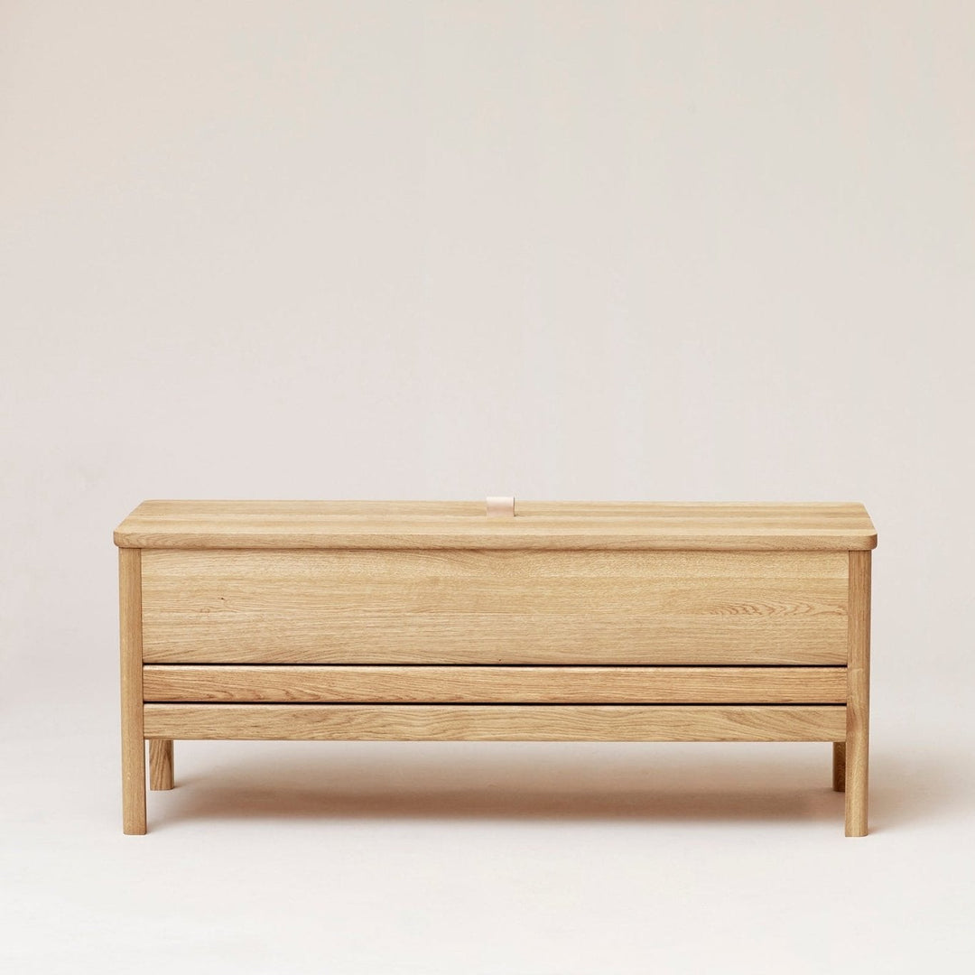 Form & Refine A Line Storage Bench 111, White Oak - ökenhem
