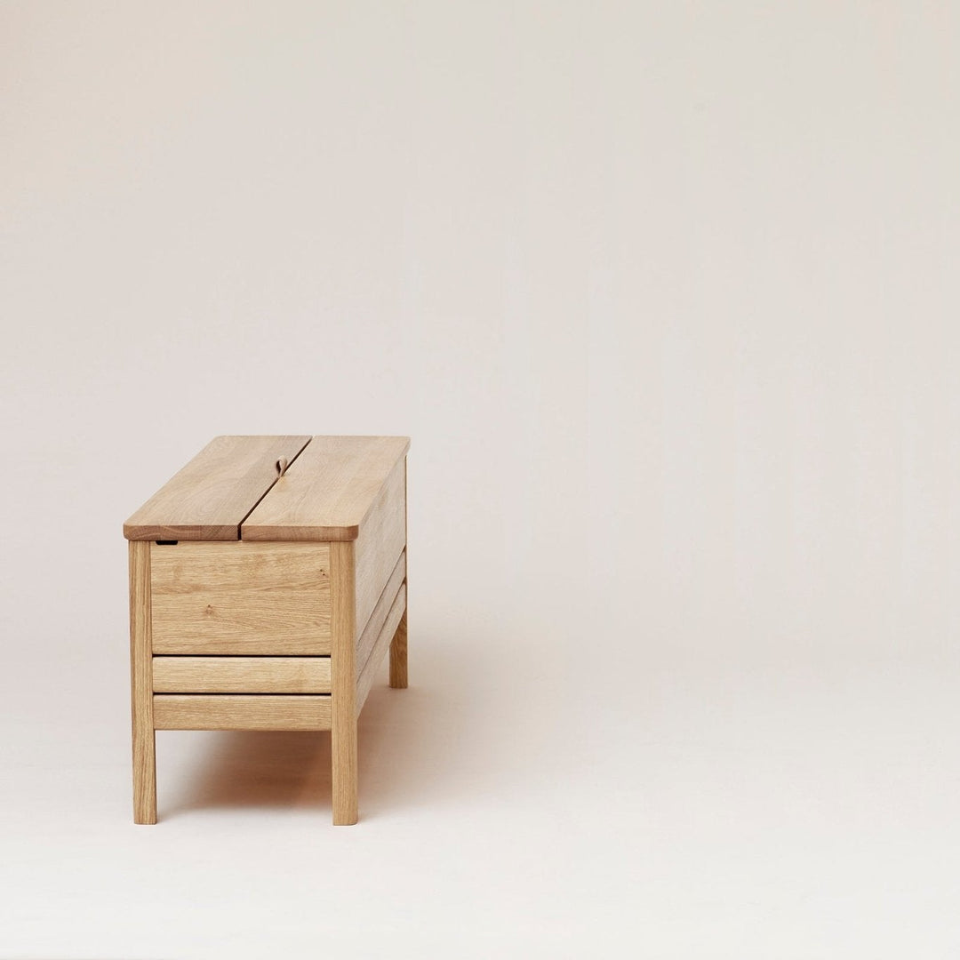 Form & Refine A Line Storage Bench 111, White Oak - ökenhem