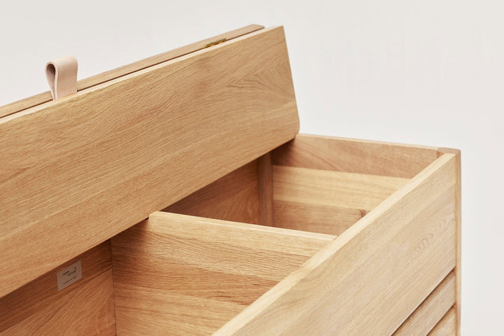 Form & Refine A Line Storage Bench 111, White Oak - ökenhem