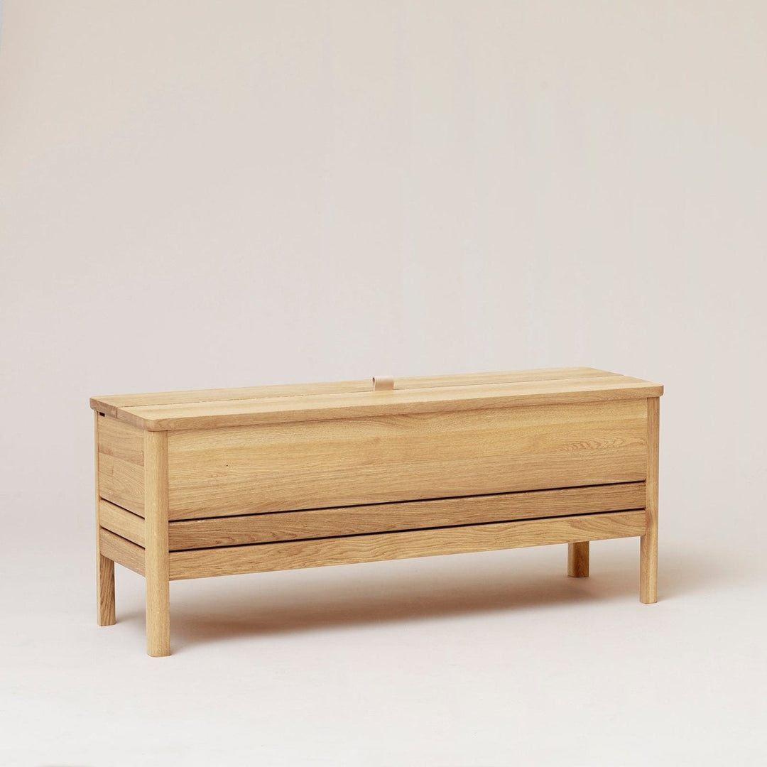 Form & Refine A Line Storage Bench 111, White Oak - ökenhem