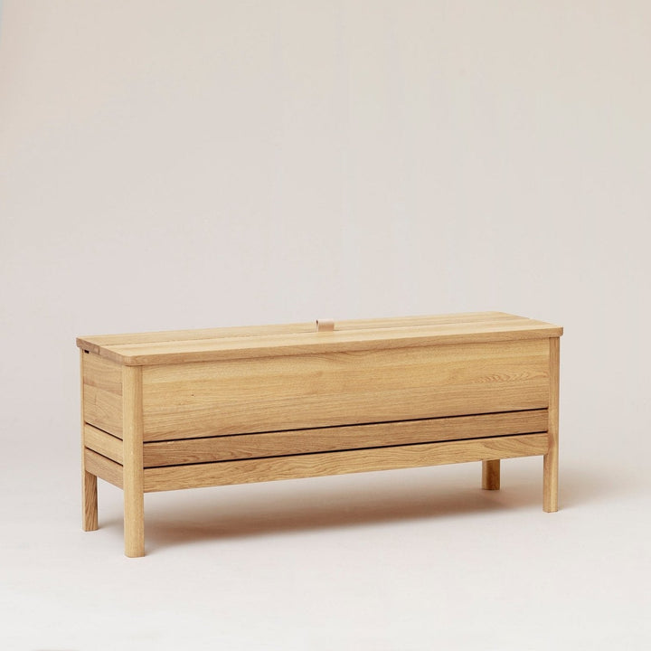 Form & Refine A Line Storage Bench 111, White Oak - ökenhem