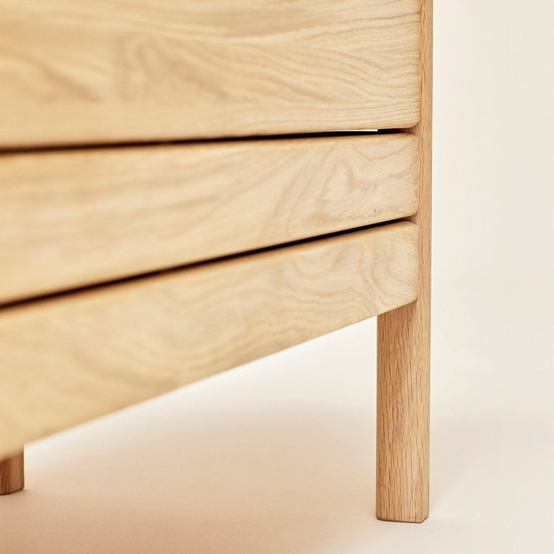 Form & Refine A Line Storage Bench 111, White Oak - ökenhem