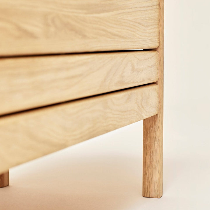 Form & Refine A Line Storage Bench 111, White Oak - ökenhem