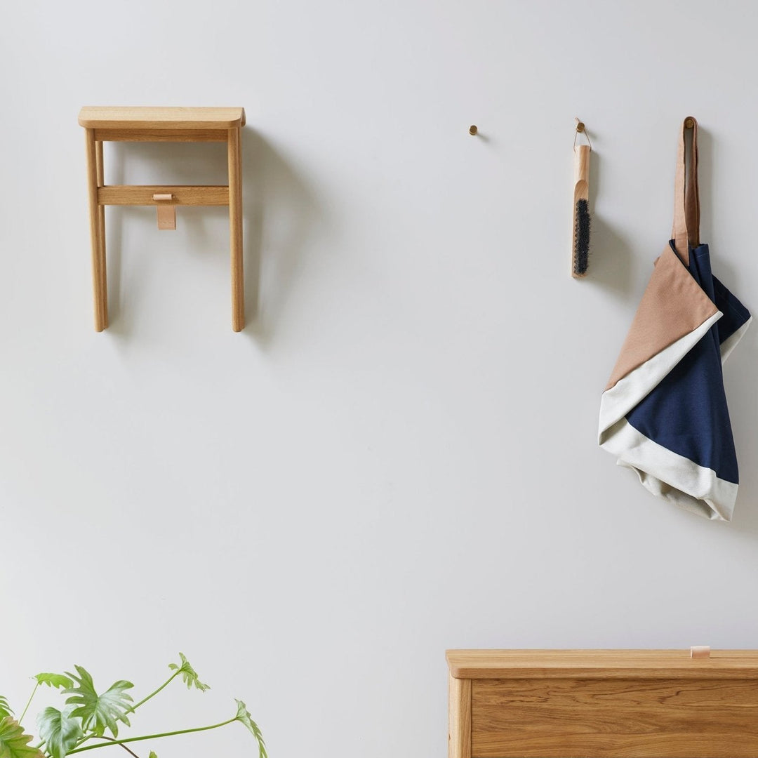 Form & Refine Angle Foldable Stool, Oak - ökenhem