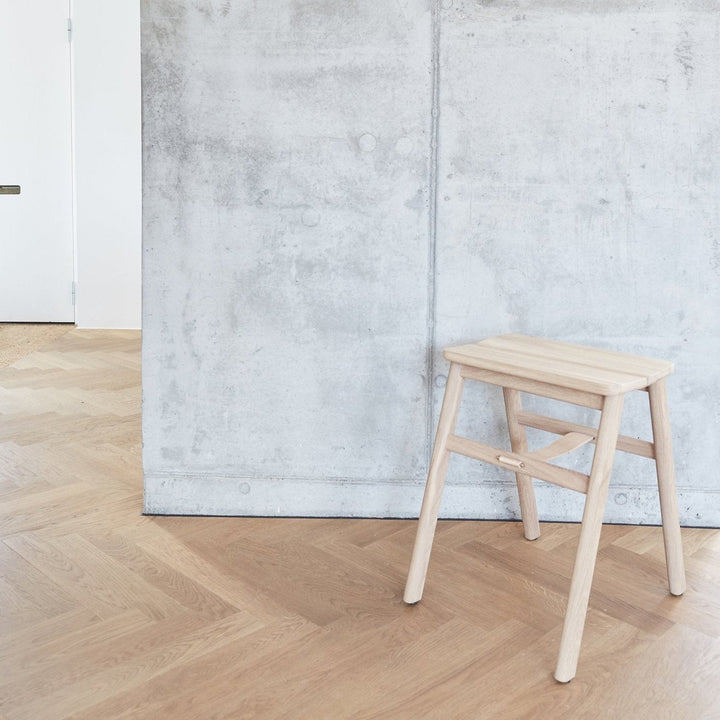 Form & Refine Angle Foldable Stool, Oak - ökenhem