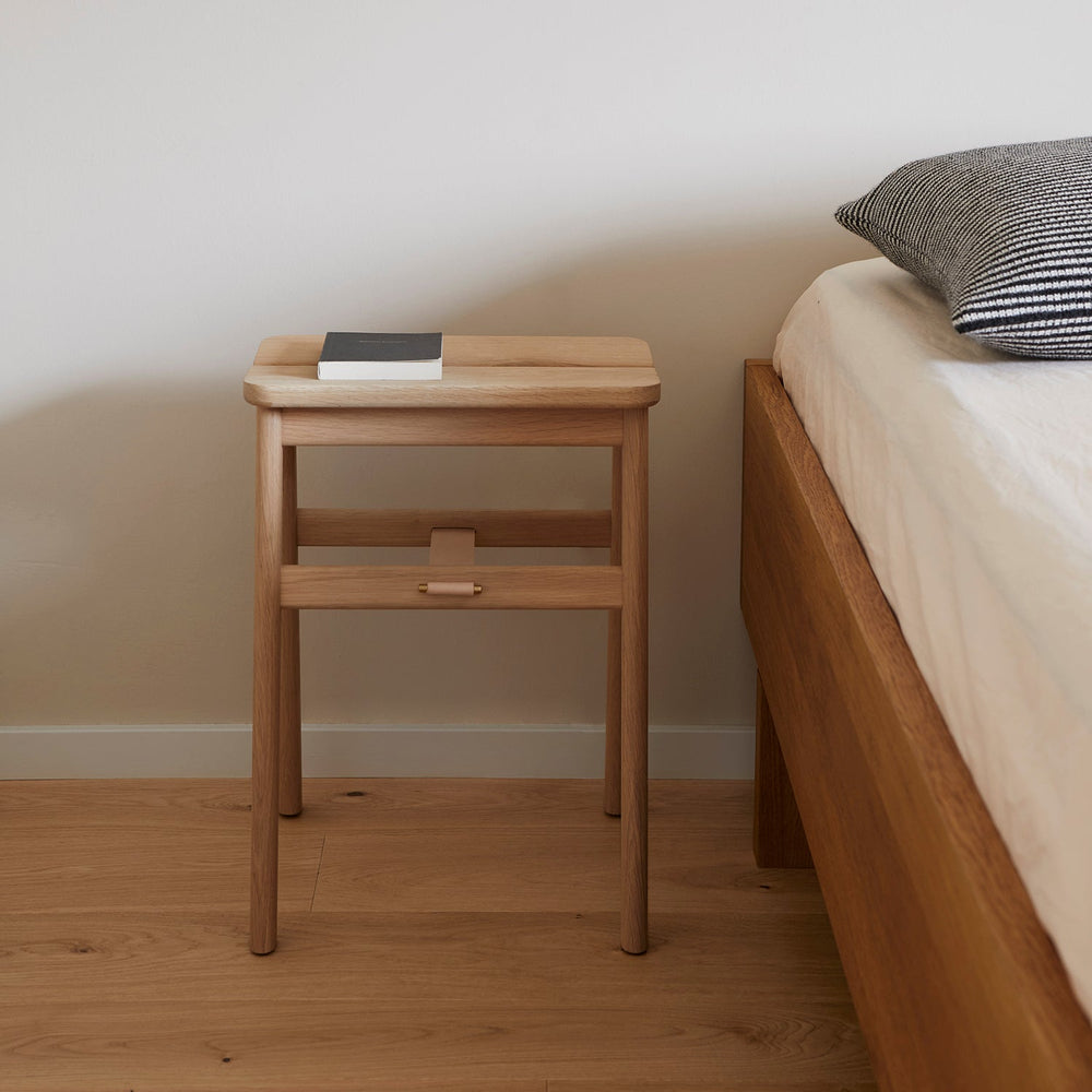 Form & Refine Angle Foldable Stool, White Oak - ökenhem