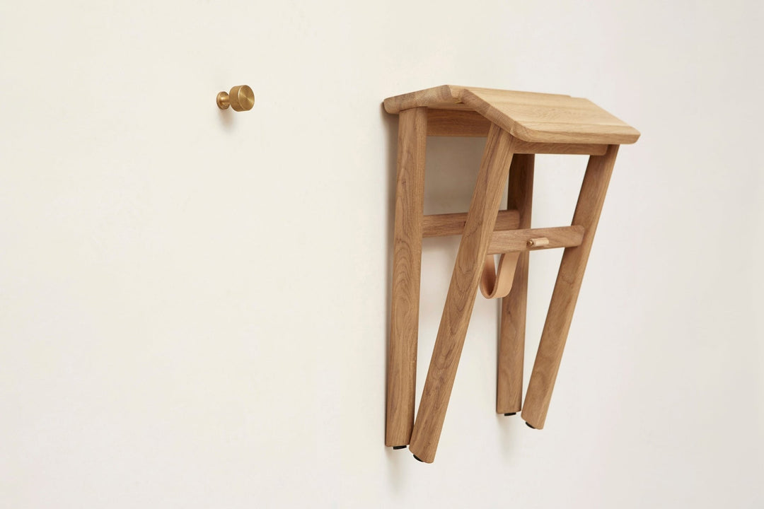 Form &amp; Refine Angle Foldable Stool, White Oak - ökenhem