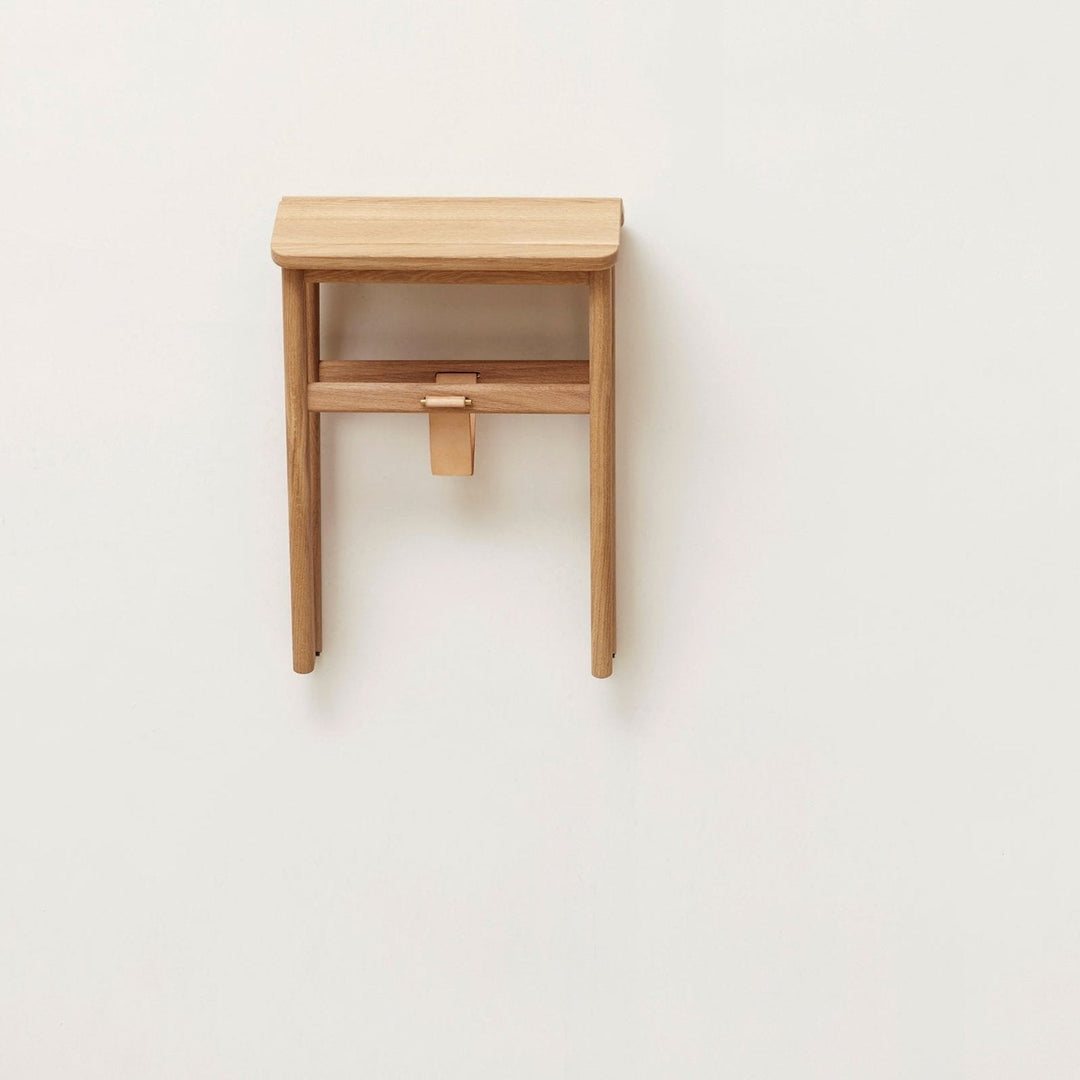 Form &amp; Refine Angle Foldable Stool, White Oak - ökenhem