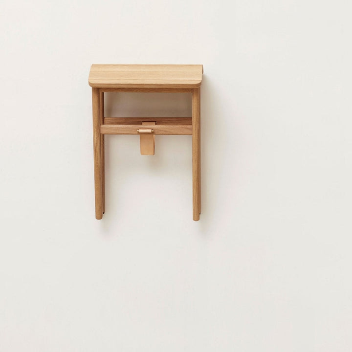 Form &amp; Refine Angle Foldable Stool, White Oak - ökenhem