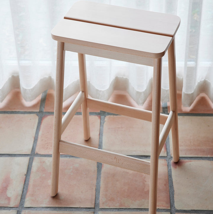 Form &amp; Refine Angle Standard Bar Stool 65, Beech - ökenhem