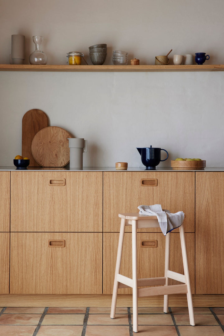 Form &amp; Refine Angle Standard Bar Stool 65, Beech - ökenhem