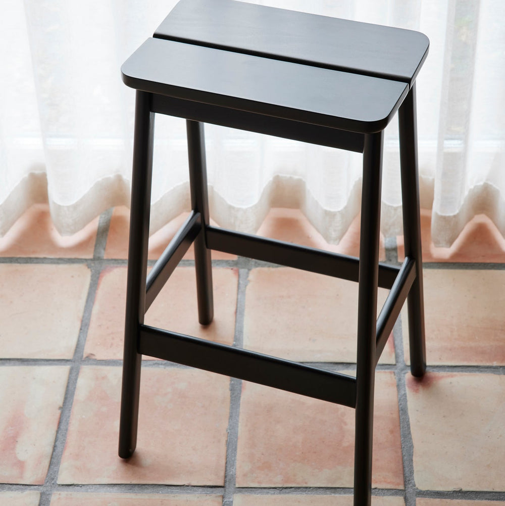 Form & Refine Angle Standard Stool 65, Black - stained Beech - ökenhem