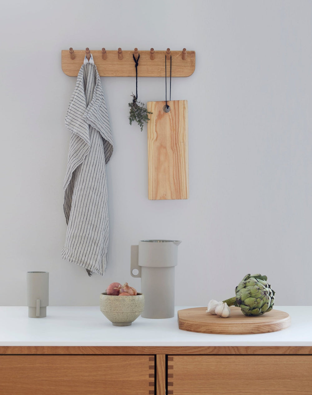 Form & Refine Echo Coat Rack 40, Oak - ökenhem