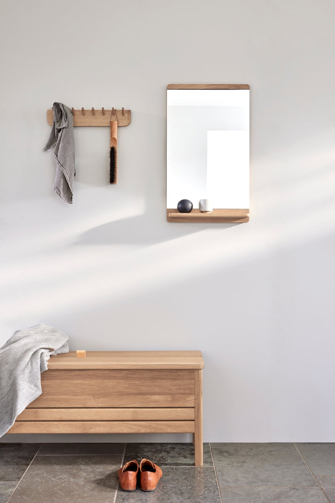 Form & Refine Echo Coat Rack 40, White Oak - ökenhem