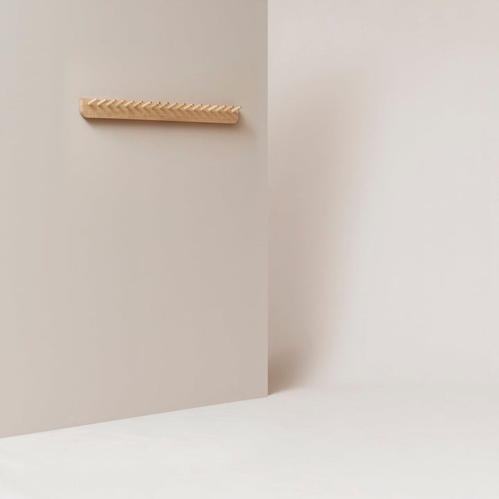 Form & Refine Echo Coat Rack 88, White Oak - ökenhem