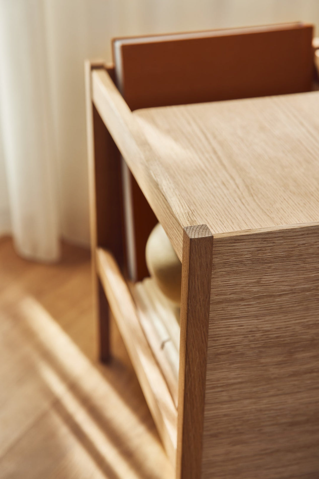 Form & Refine Journal Side Table, Oak - ökenhem
