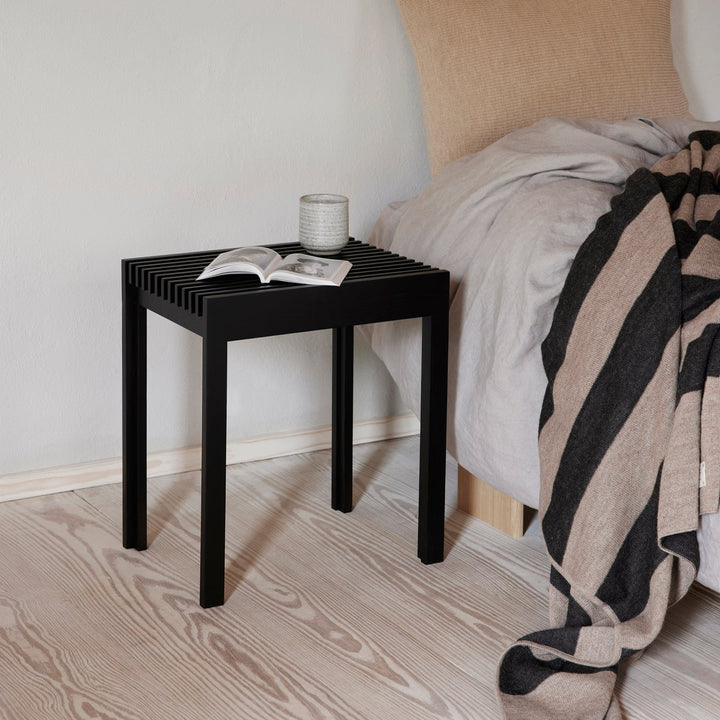 Form &amp; Refine Lightweight Stool, Black - ökenhem