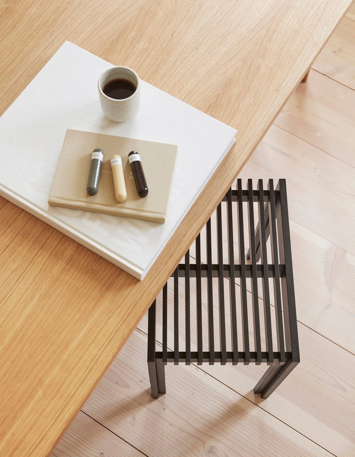 Form &amp; Refine Lightweight Stool, Black - ökenhem