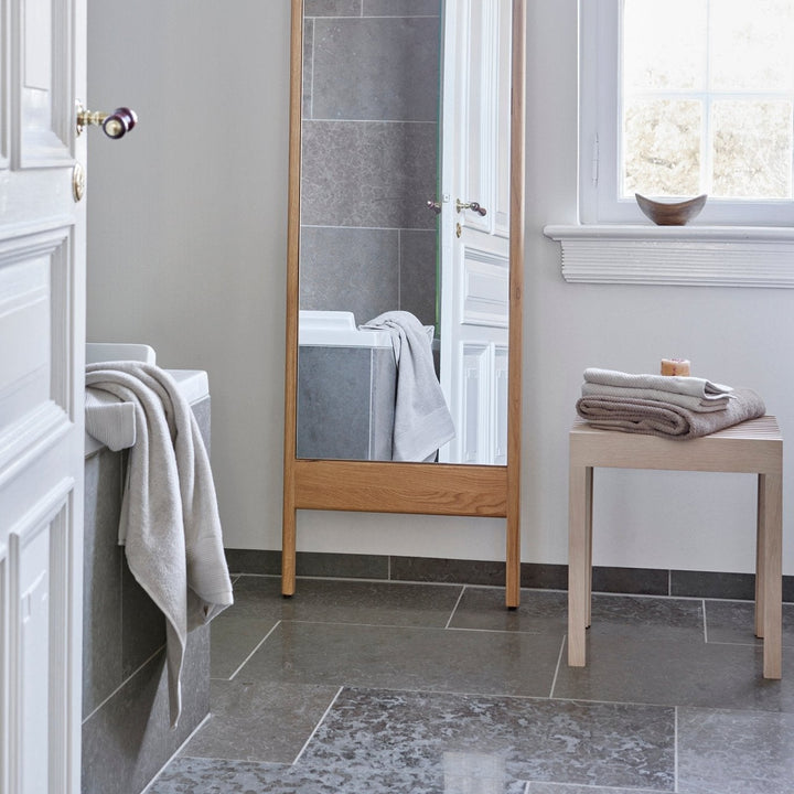 Form &amp; Refine Lightweight Stool, White Oak - ökenhem