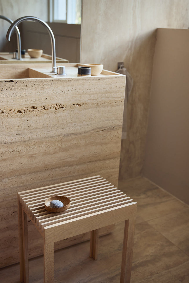 Form &amp; Refine Lightweight Stool, White Oak - ökenhem