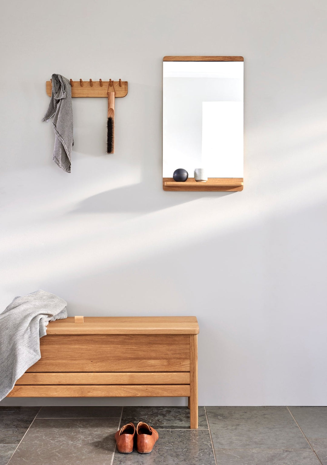 Form & Refine Rim Wall Mirror, Oak - ökenhem