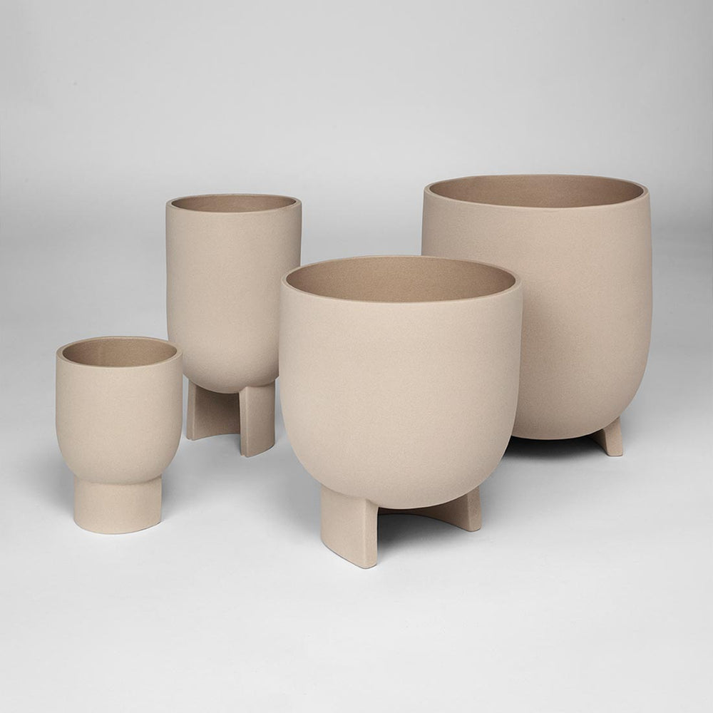 Kristina Dam Studio Serene Flowerpot Sand Engobe, Small - ökenhem