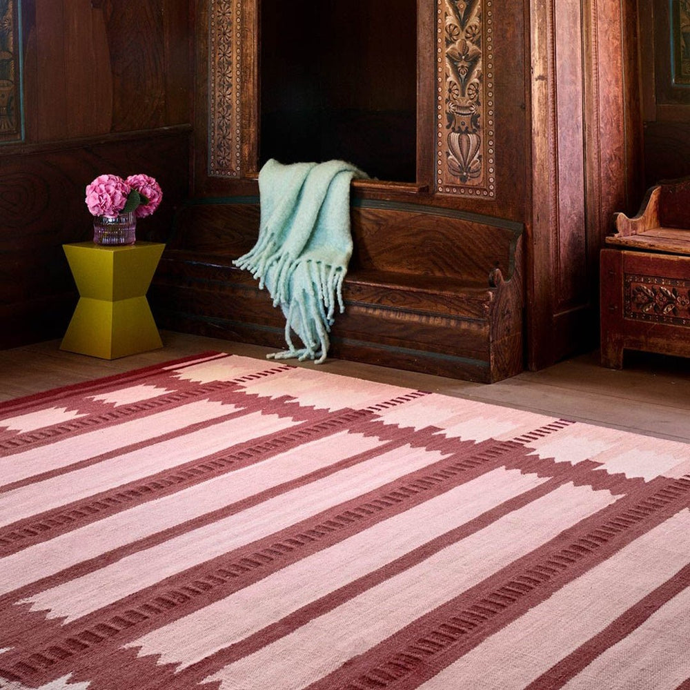 Rollakan Iris Wool Rug - Raspberry - ökenhem