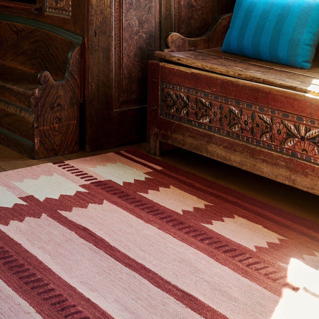 Rollakan Iris Wool Rug - Raspberry - ökenhem