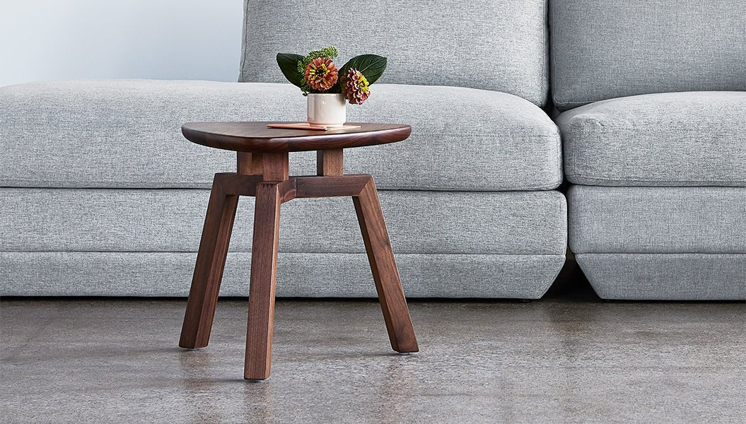 Solana Triangular End Table - ökenhem